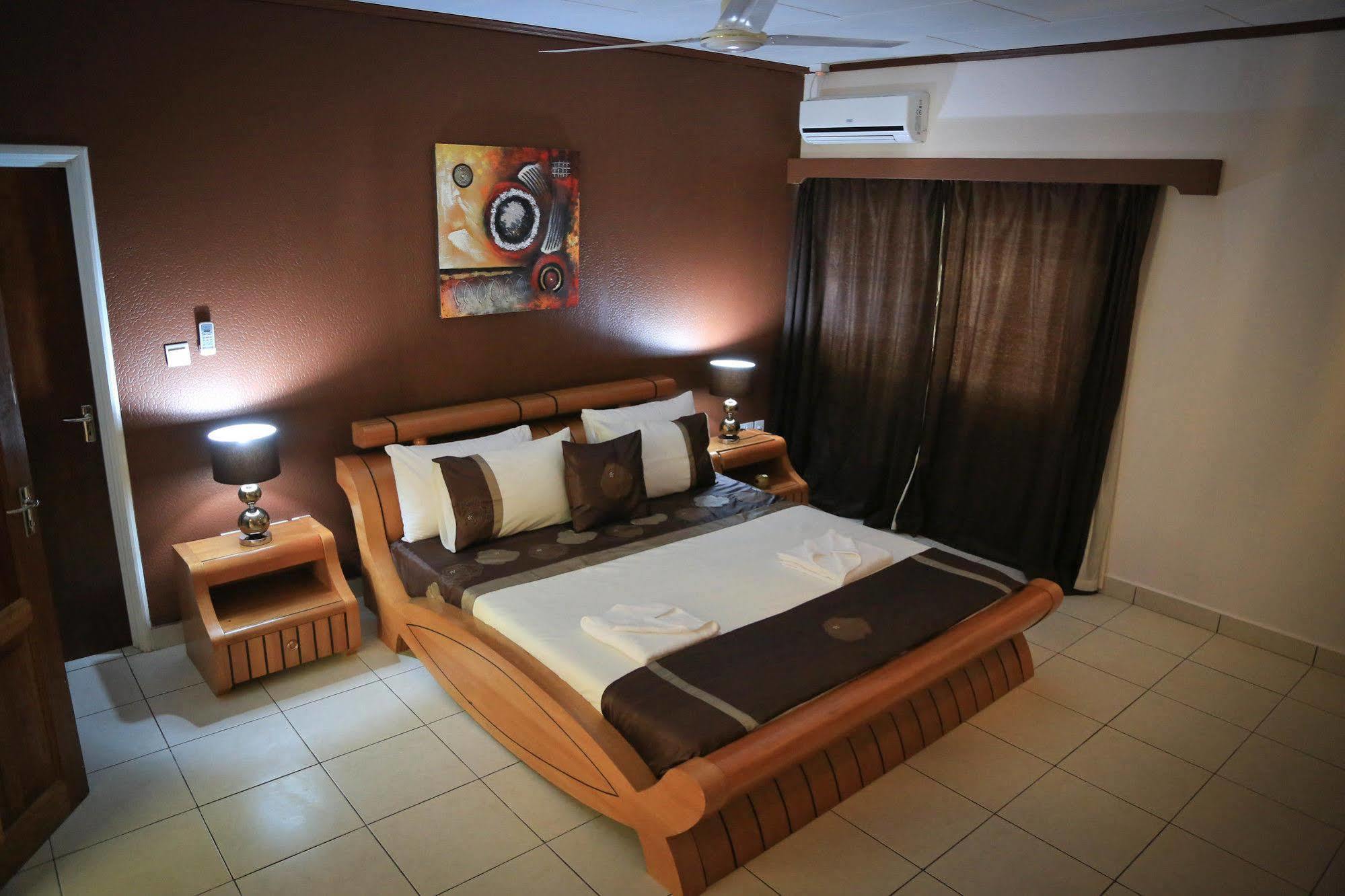 Authentique Hotel